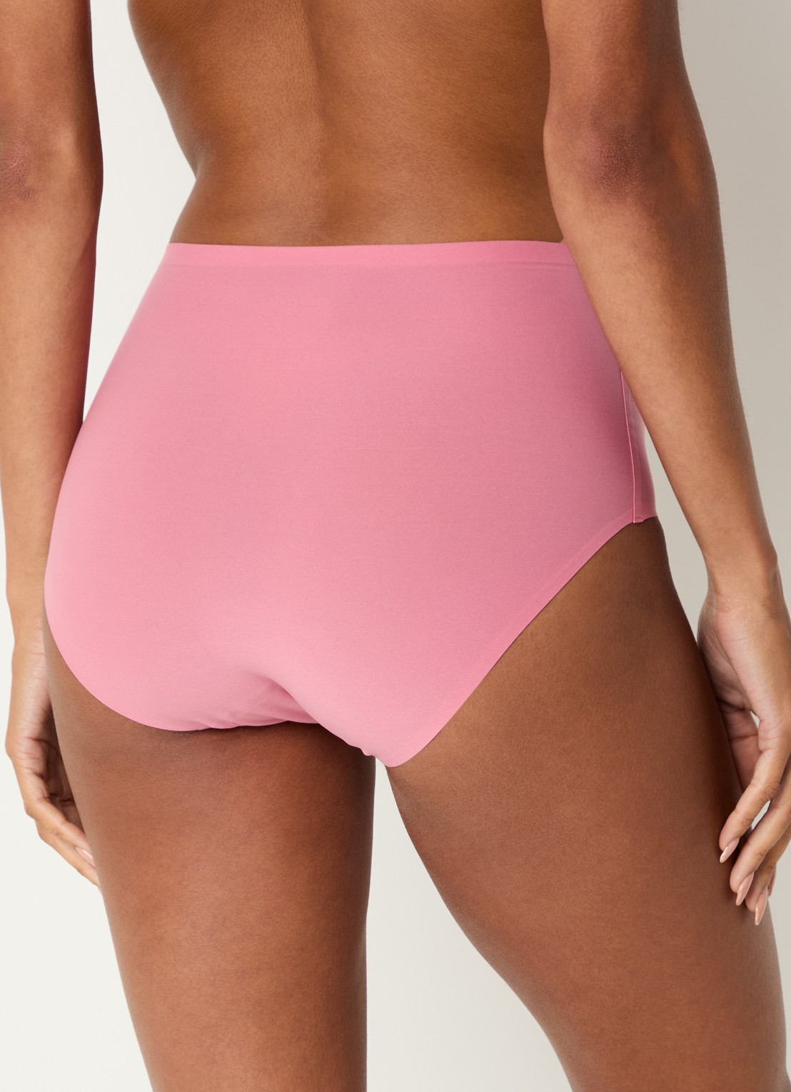 Chantelle One-size-fits-all high waisted naadloze slip - achterkant 2 lichtroze