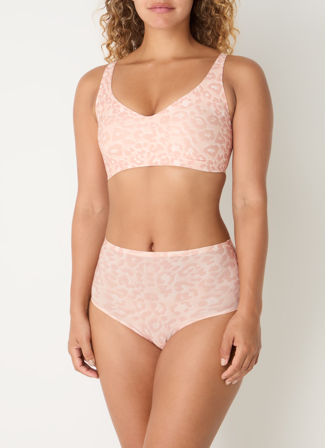 Chantelle One-size-fits-all high waisted naadloze slip - detail 3 abrikoos