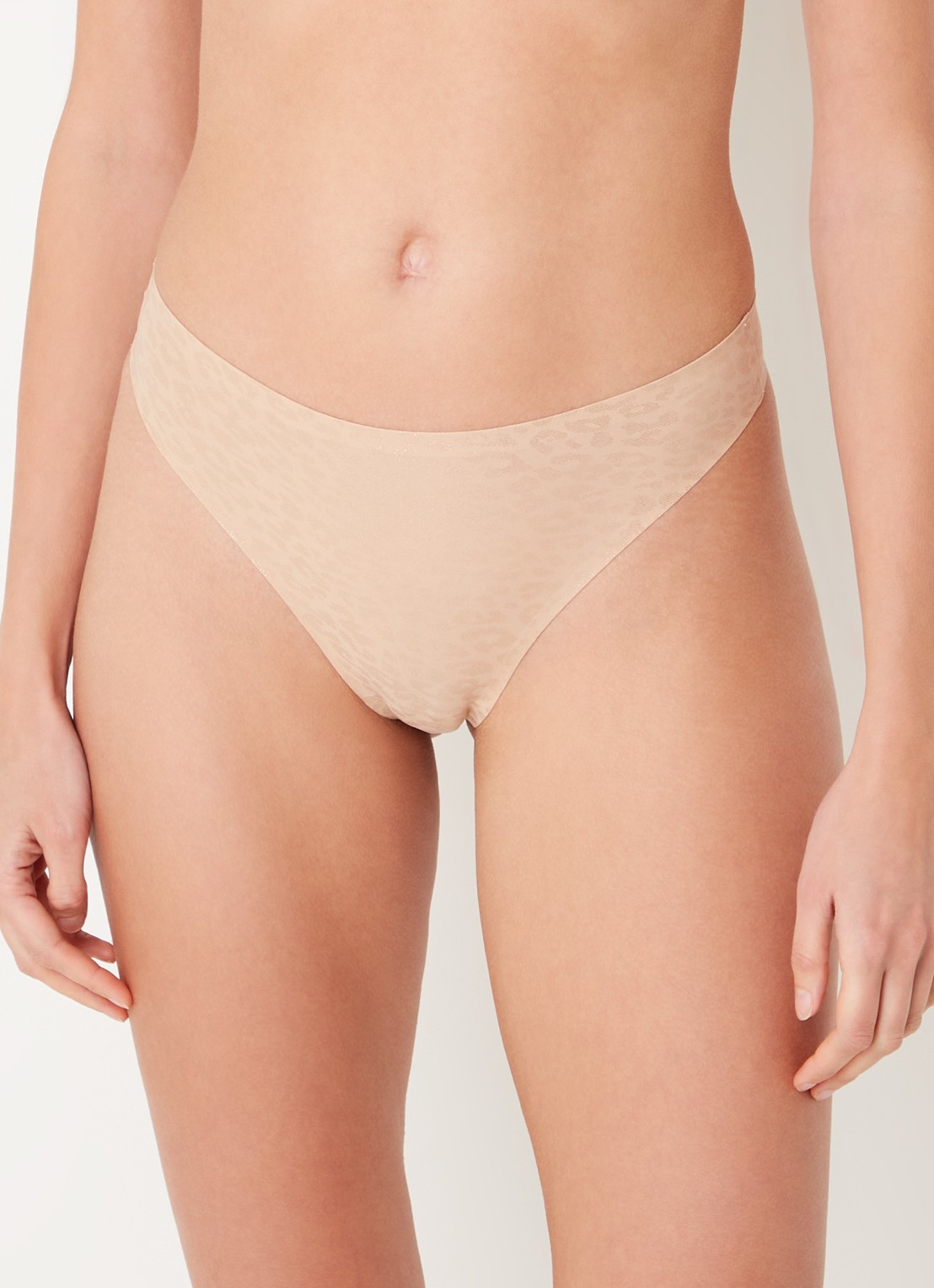 Chantelle One-size-fits-all naadloze string met glanzende finish - detail lichtgrijs