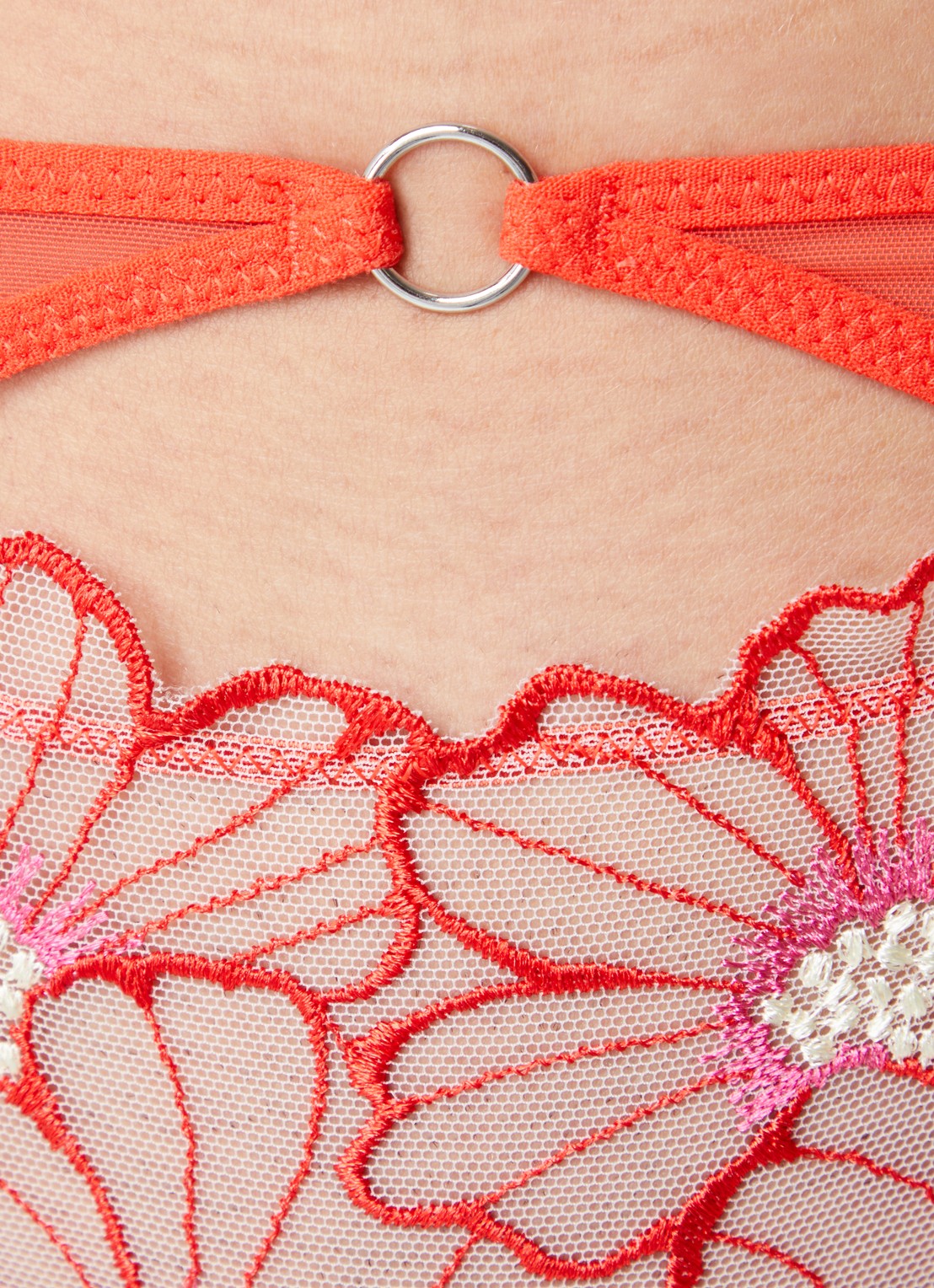 Chantelle Slip met mesh en borduring - detail 5 koraalrood