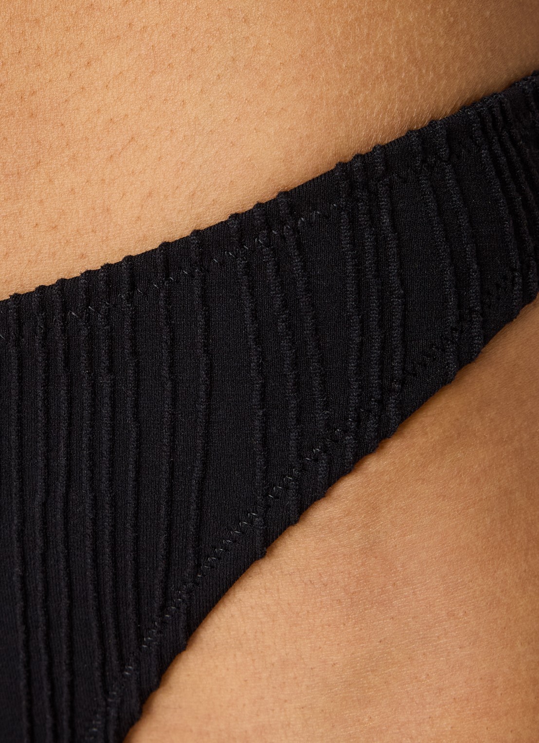 Chantelle Tanga bikinislip met structuur - detail 2 zwart