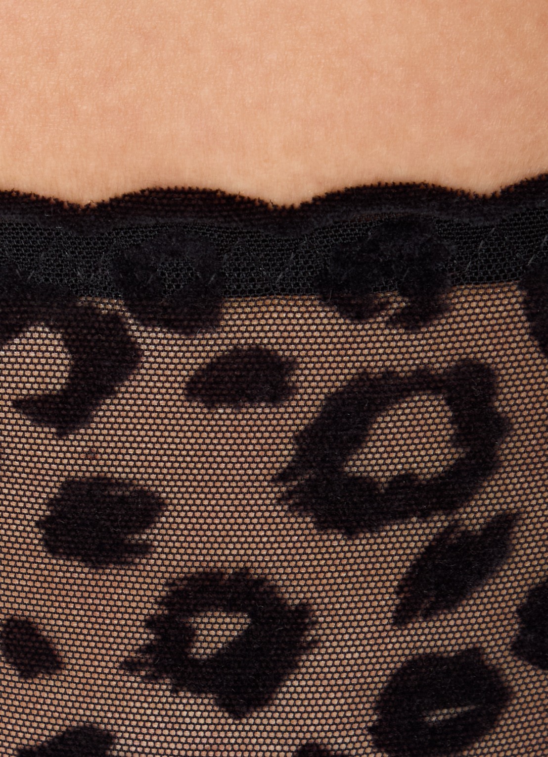 Chantelle Tanga van mesh met panterprint - detail 5 zwart