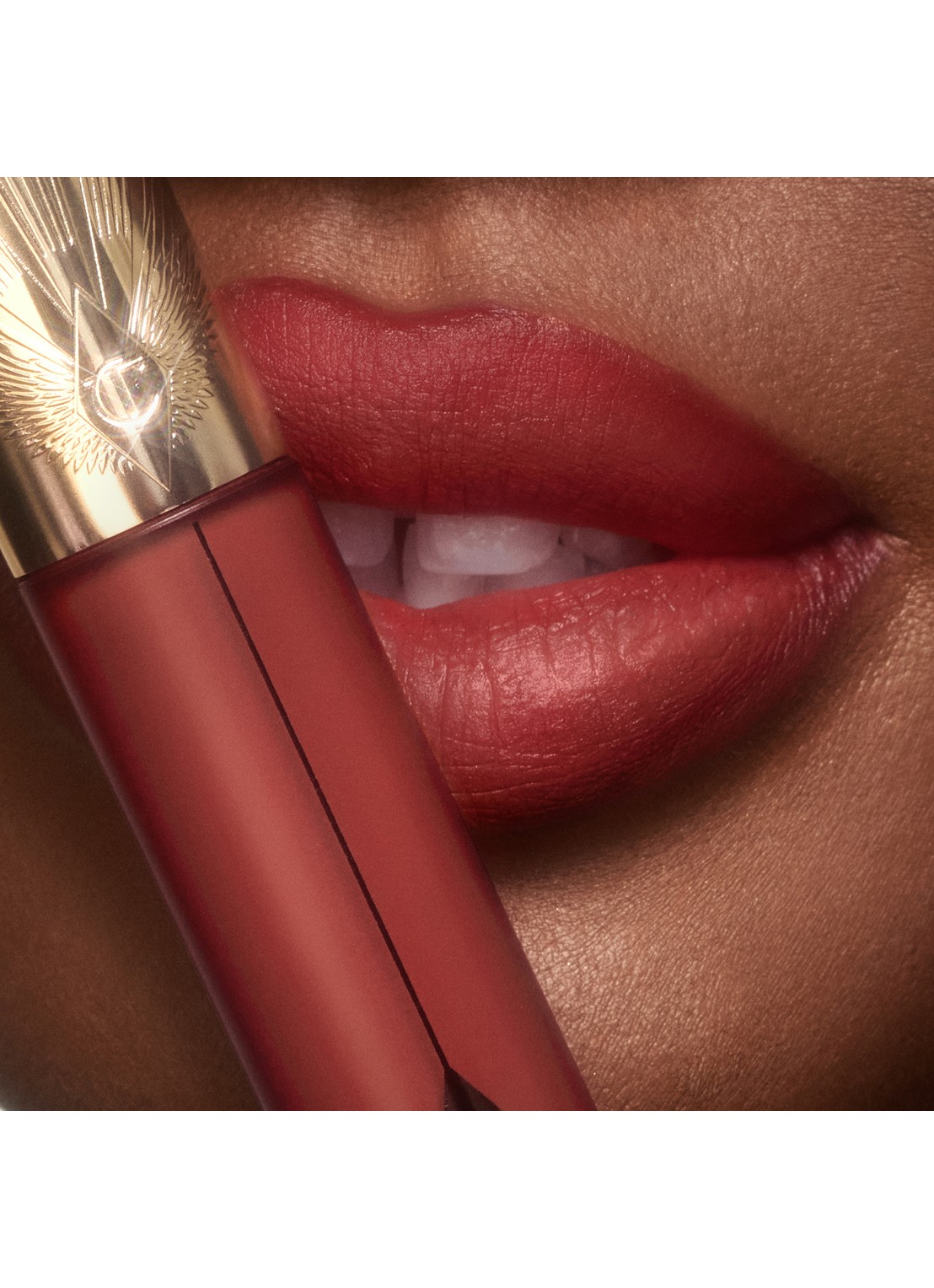 Charlotte Tilbury Airbrush Flawless Lip Blur - vloeibare lipstick - detail 4 walk of no shame blur