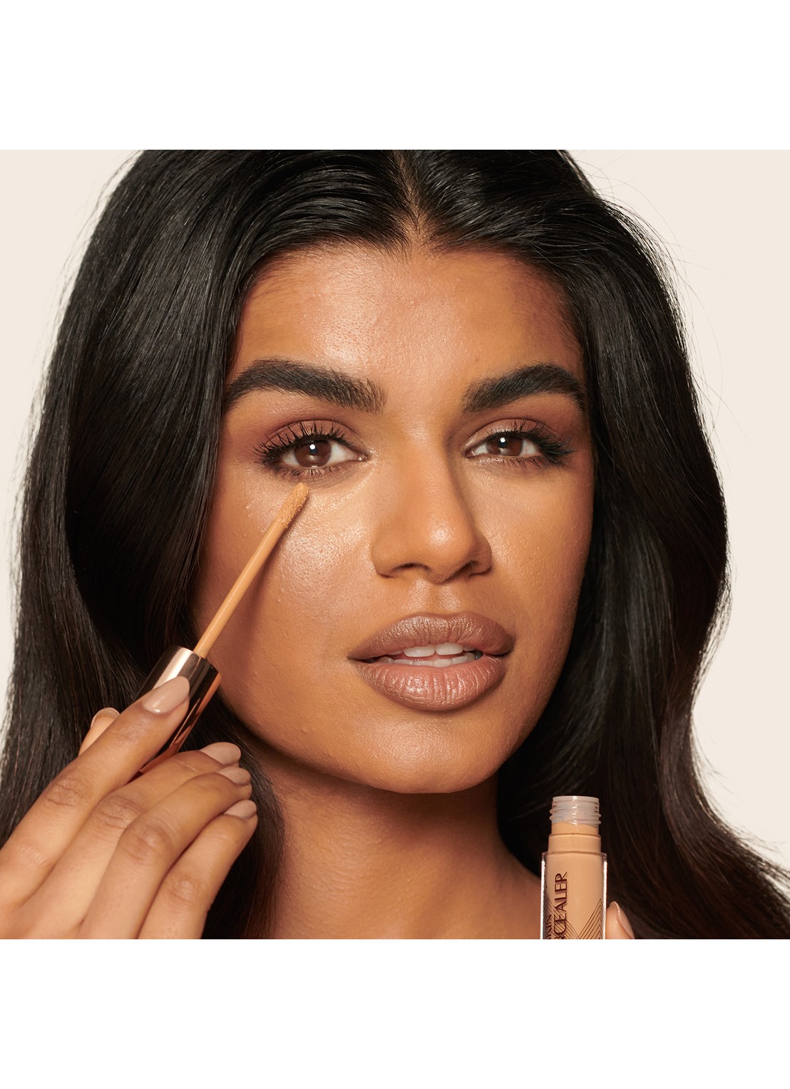 Charlotte Tilbury Beautiful Skin Radiant Concealer - vloeibare concealer - detail 6 11.75 deep