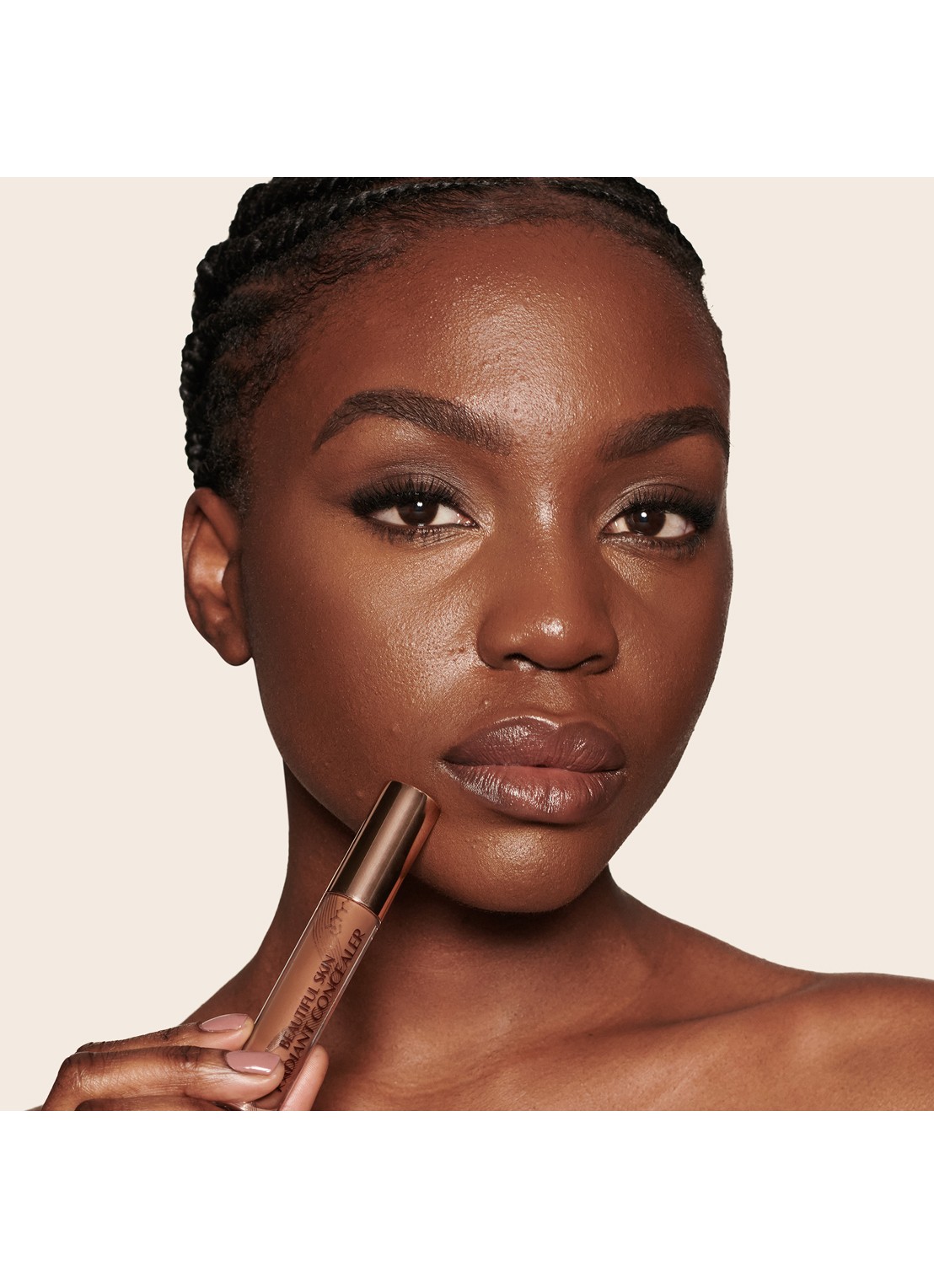 Charlotte Tilbury Beautiful Skin Radiant Concealer - vloeibare concealer - detail 3 16.5 deep