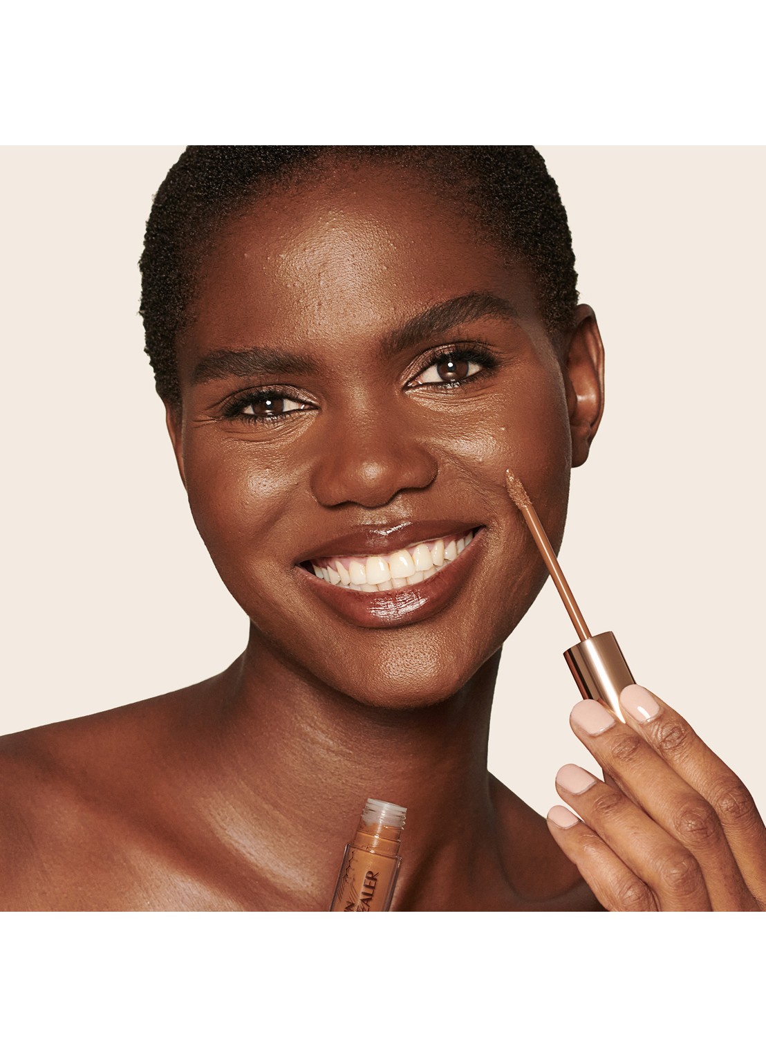 Charlotte Tilbury Beautiful Skin Radiant Concealer - vloeibare concealer - detail 3 16 deep