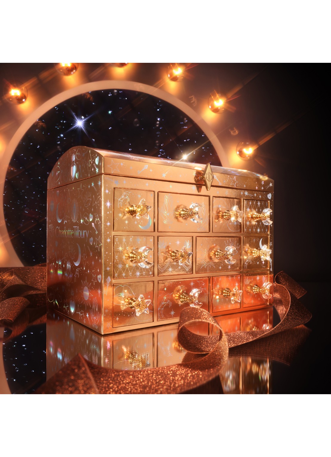 Charlotte Tilbury Charlotte's Beauty Treasure Chest - adventskalender t.w.v. €326 - voorkant undefined