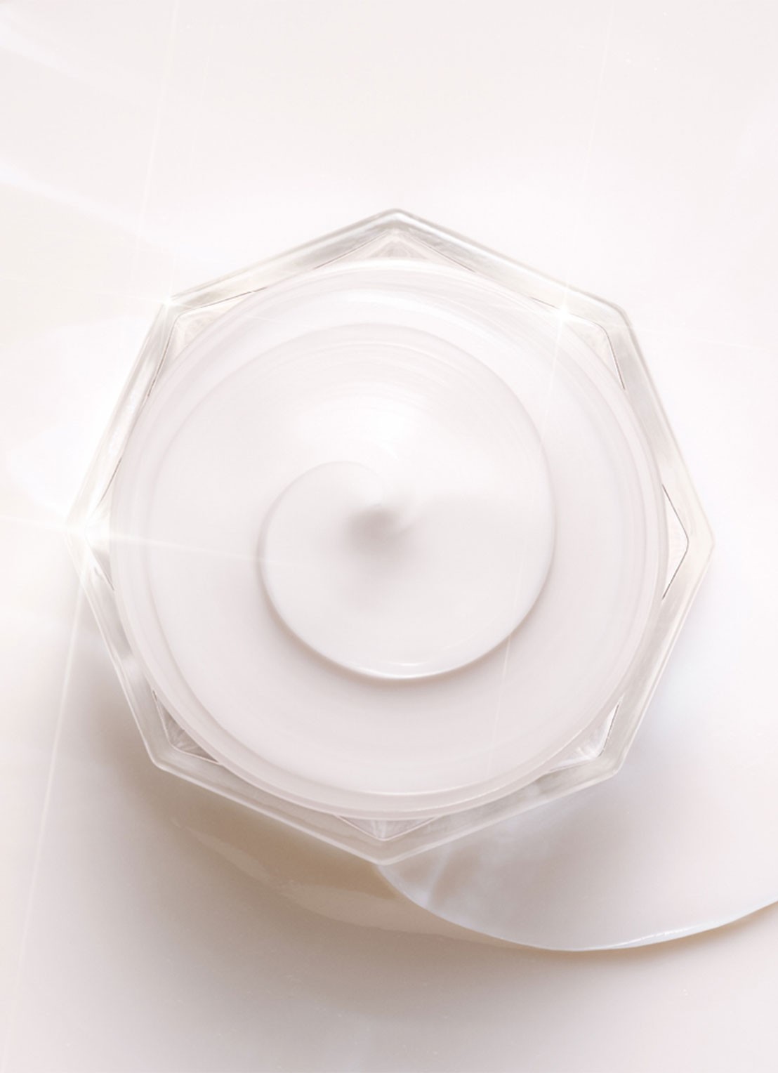 Charlotte Tilbury Charlotte's Magic Cream - hydraterende dagcrème  - voorkant 2 undefined