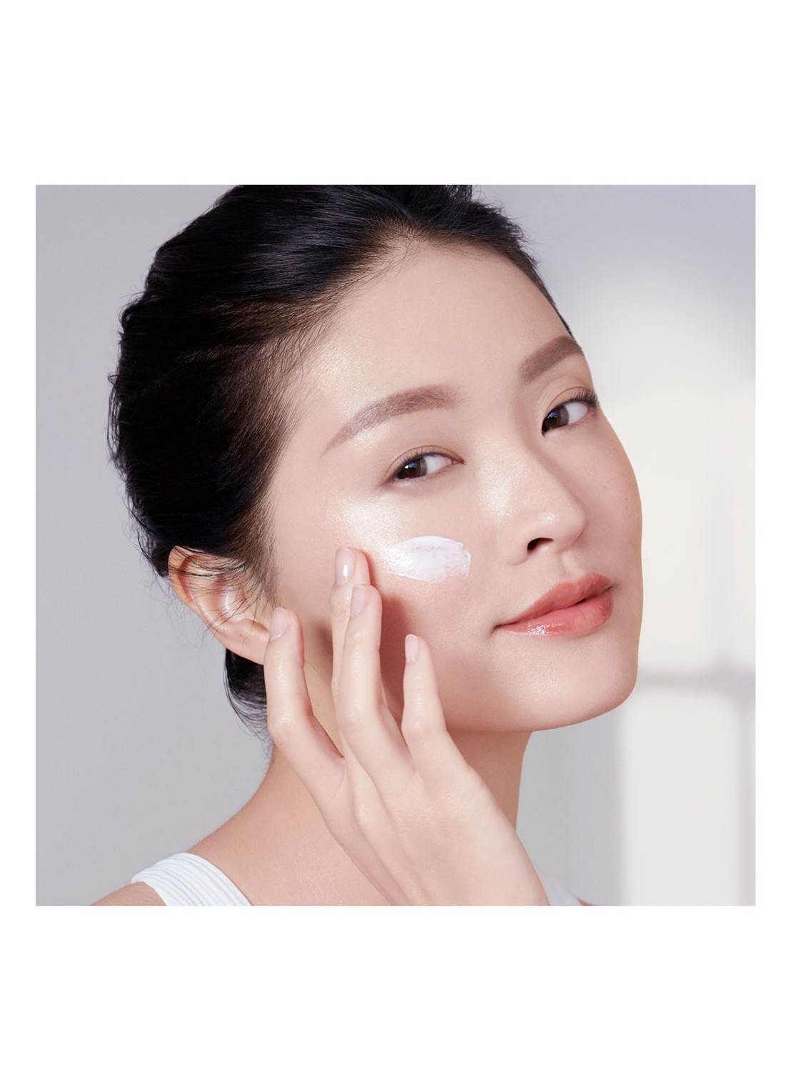 Charlotte Tilbury Charlotte's Magic Cream Light SPF20 - dagcrème - detail 2 undefined