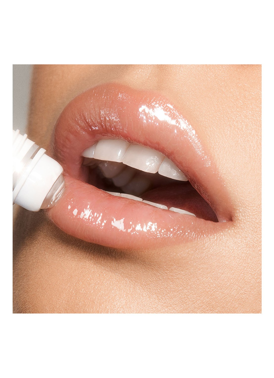 Charlotte Tilbury Charlotte's Magic Lip Oil Crystal Elixir - lipolie - detail 2 transparant