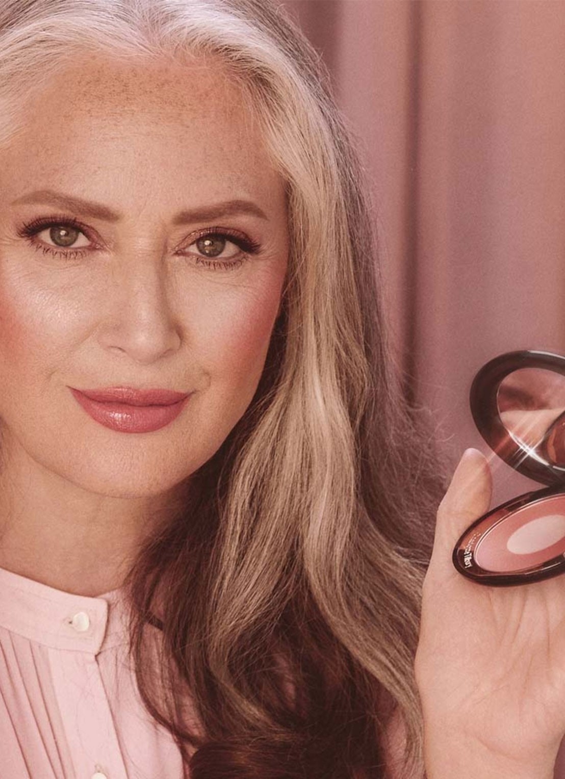 Charlotte Tilbury Cheek To Chic - blush - detail 5 the climax