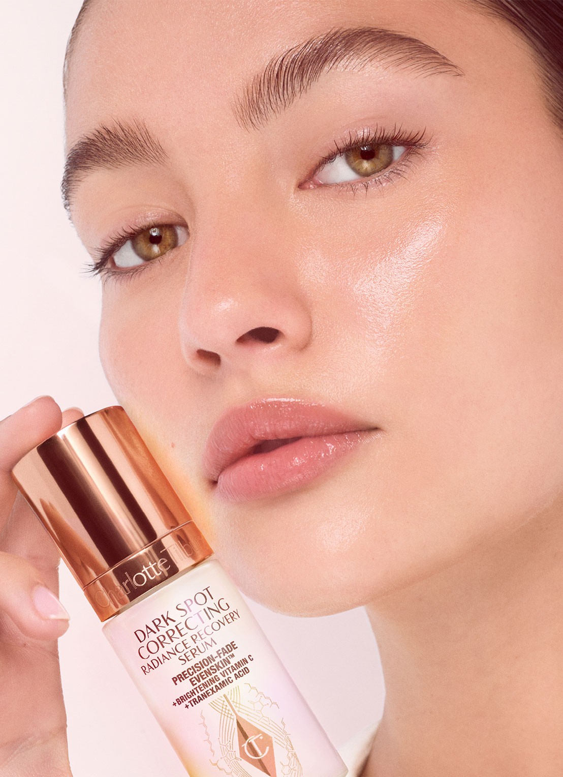 Charlotte Tilbury Dark Spot Correcting Radiance Recovery Serum - serum - detail 3 transparant