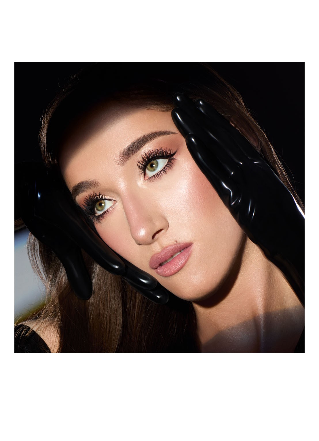 Charlotte Tilbury Exagger-Eyes Volume Mascara - travel size - detail 4 zwart