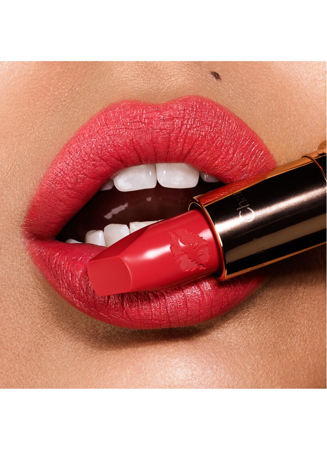 Charlotte Tilbury Hot Lips lipstick - detail 2 hot emily coral