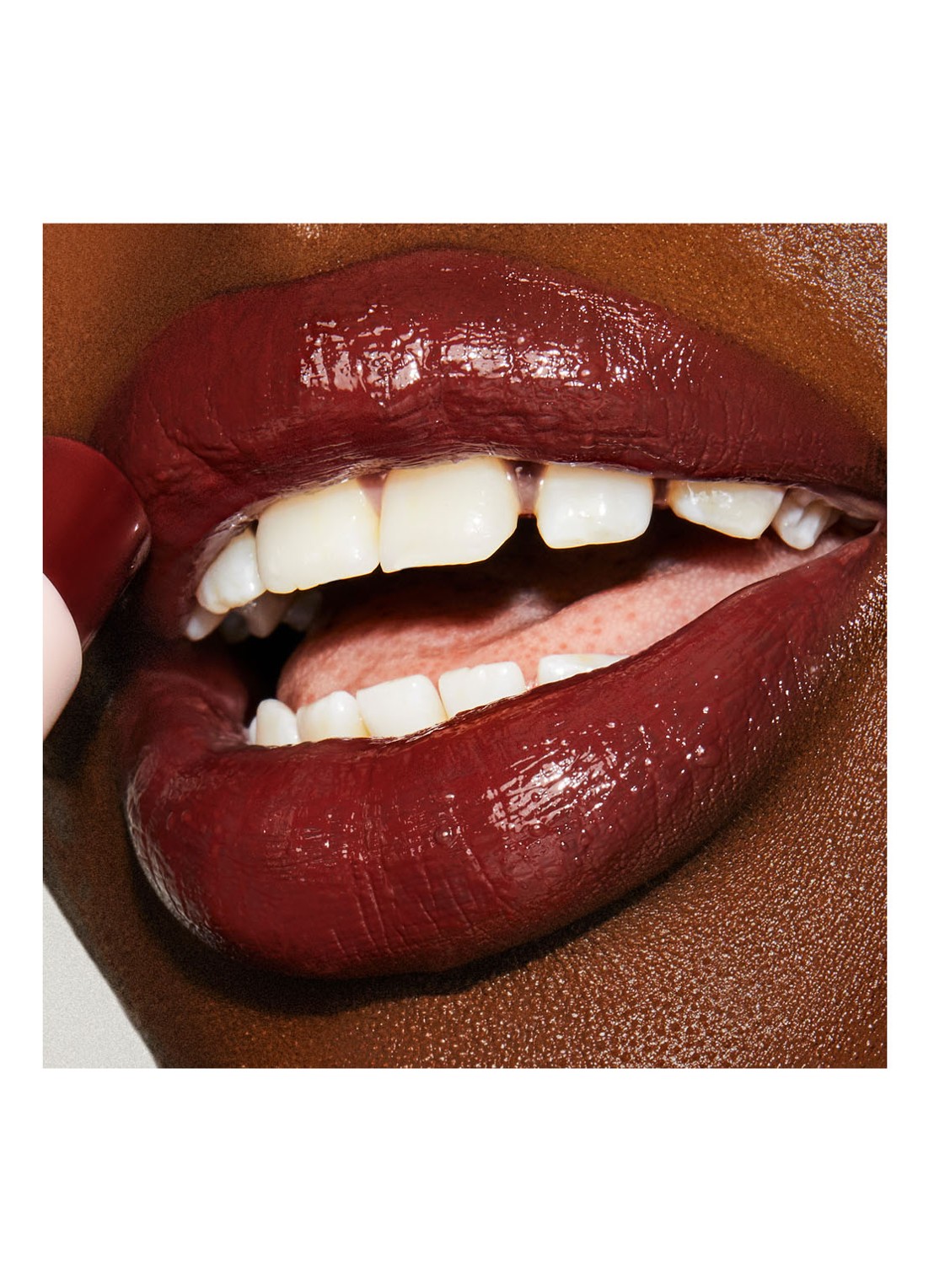 Charlotte Tilbury Hyaluronic Happikiss Lip Balm Lipstick - detail 5 happyberry