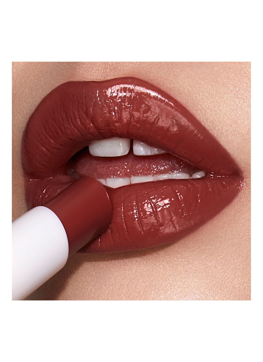 Charlotte Tilbury Hyaluronic Happikiss Lip Balm Lipstick - detail 6 happyberry