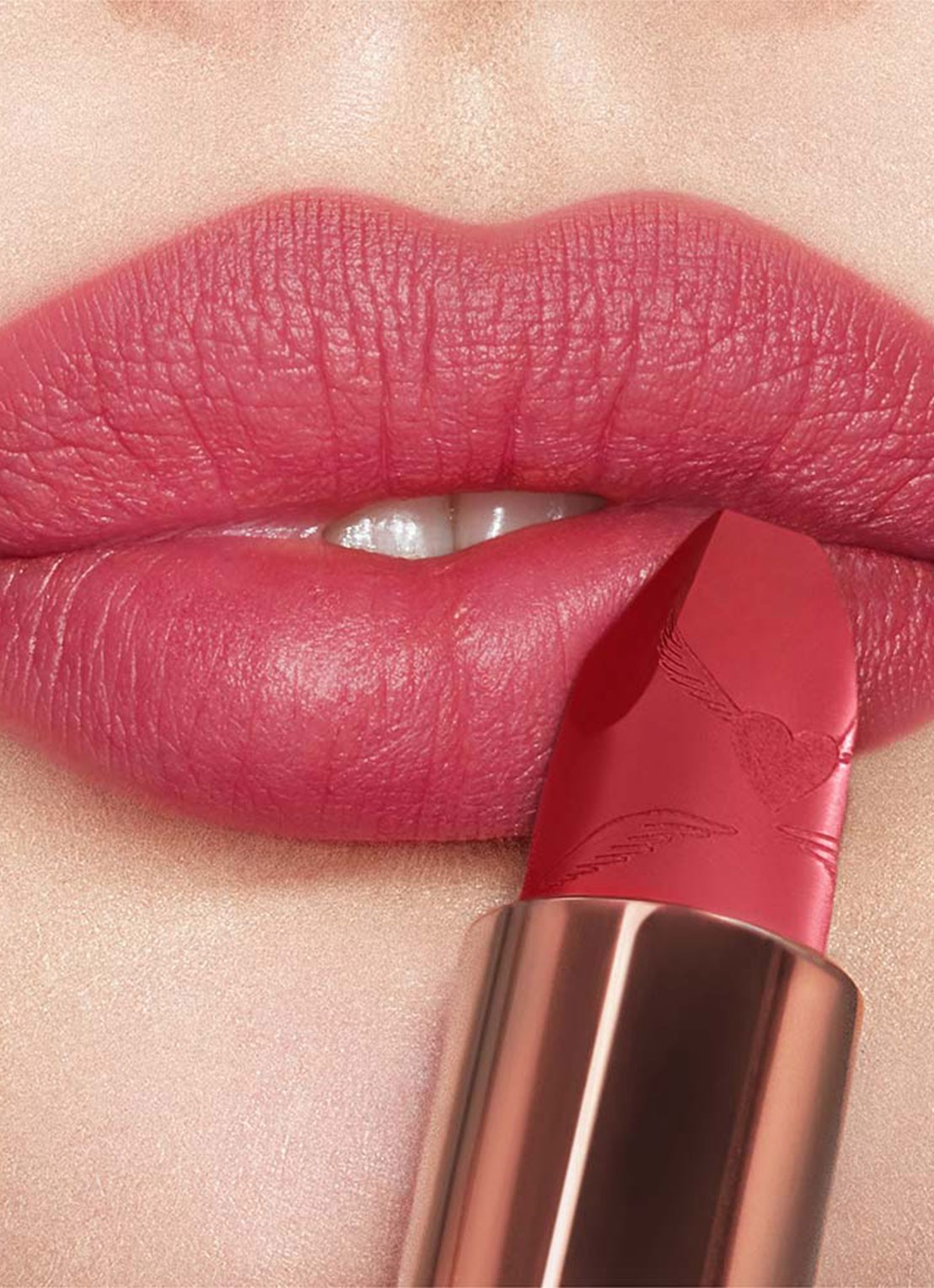 Charlotte Tilbury Look Of Love Matte Revolution Refill - lipstick navulling - detail 4 first dance