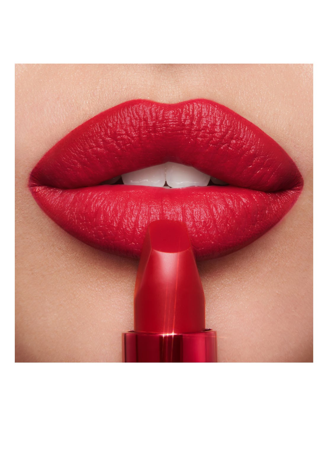 Charlotte Tilbury Matte Revolution - lipstick - detail 5 hollywood vixen