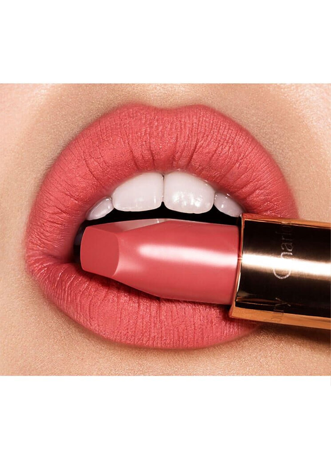 Charlotte Tilbury Matte Revolution - lipstick - detail 2 sexy sienna