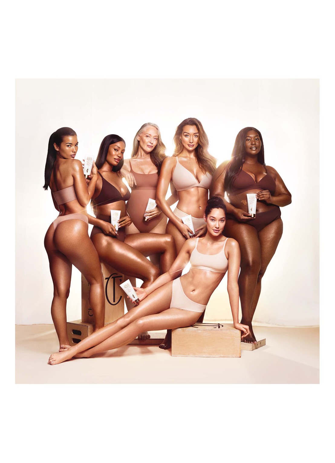 Charlotte Tilbury Mini Magic Body Cream - travel size bodycrème - detail 3 undefined