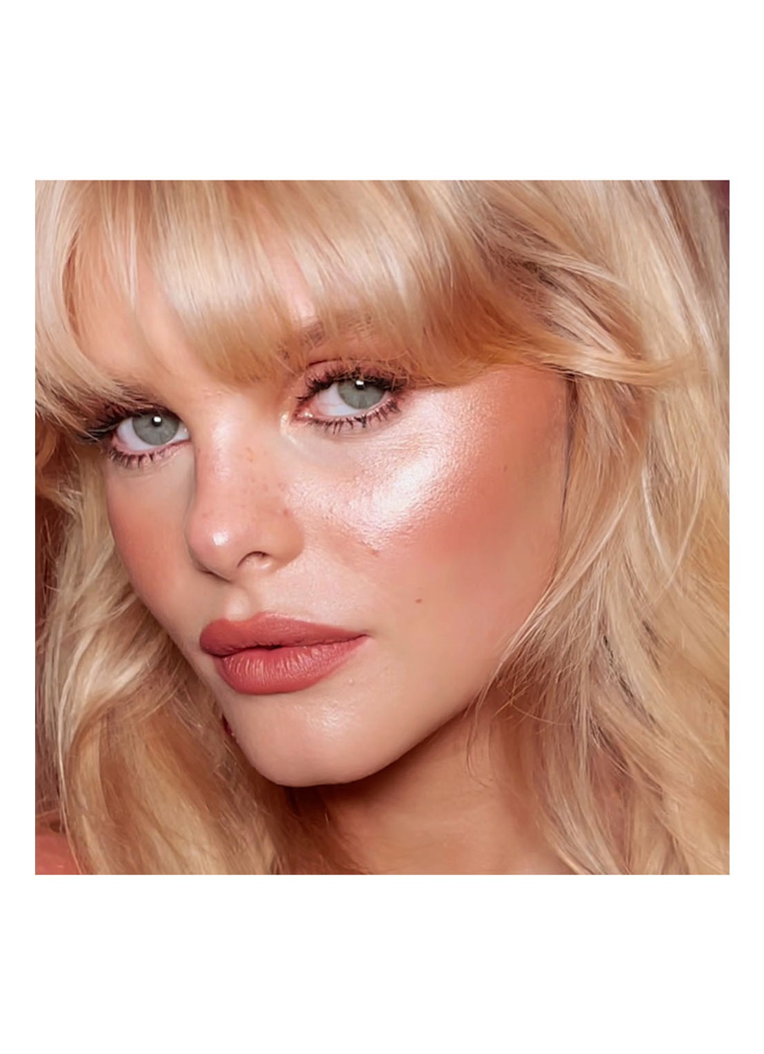 Charlotte Tilbury Pillow Talk Beauty Light Wand - Limited Edition vloeibare blush & highlighter - voorkant 2 light/medium