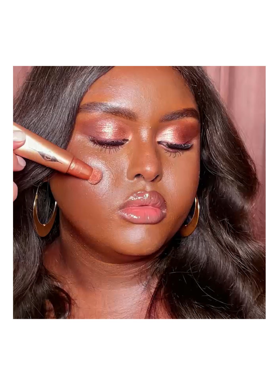 Charlotte Tilbury Pillow Talk Beauty Light Wand - Limited Edition vloeibare blush & highlighter - detail 5 medium/deep