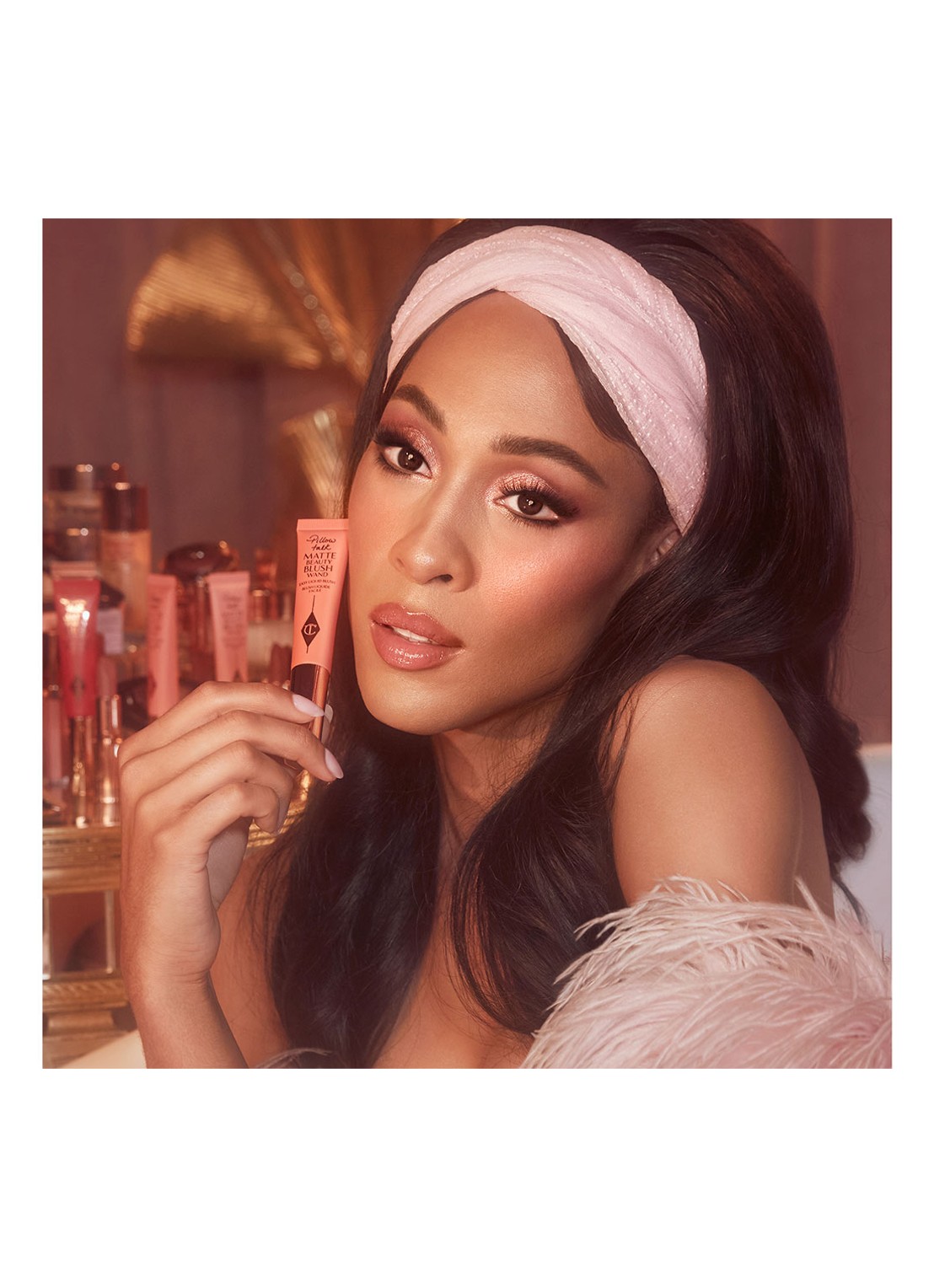Charlotte Tilbury Pillow Talk Matte Beauty Blush Wand - vloeibare blush - detail 3 peach pop
