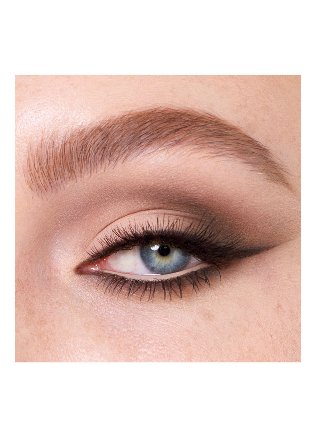 Charlotte Tilbury Super Nudes Easy Eye Palette - detail 3 nude