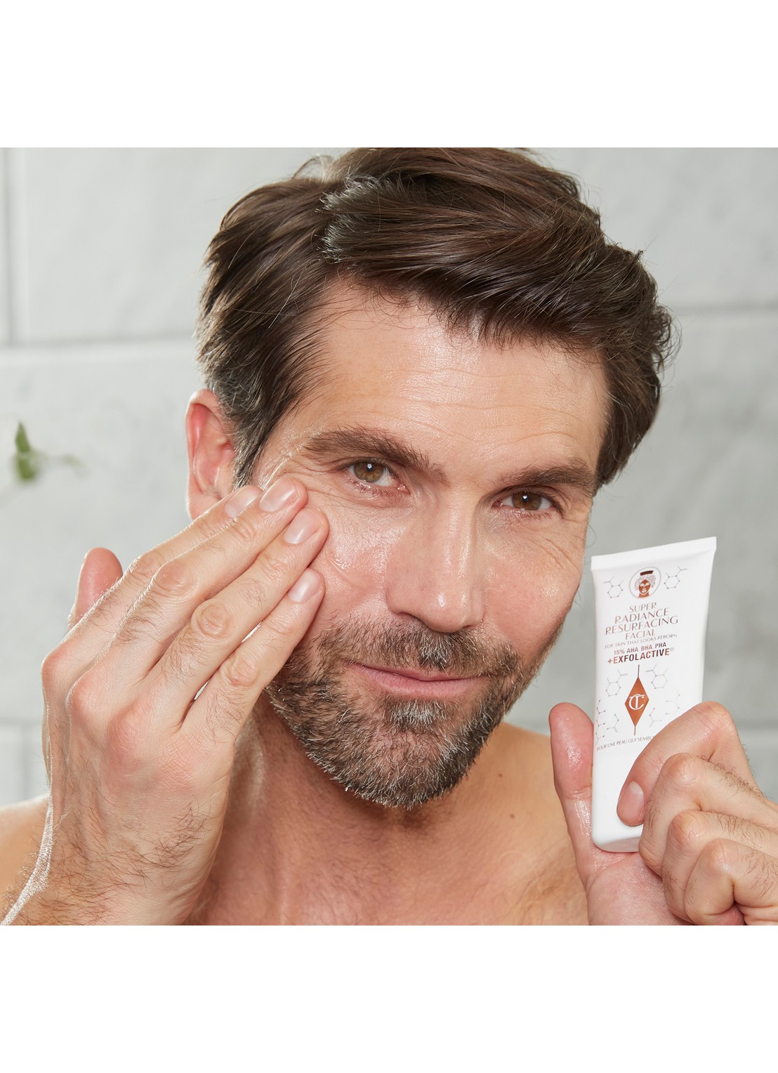 Charlotte Tilbury Super Radiance Resurfacing Facial - exfoliator - detail 4 undefined