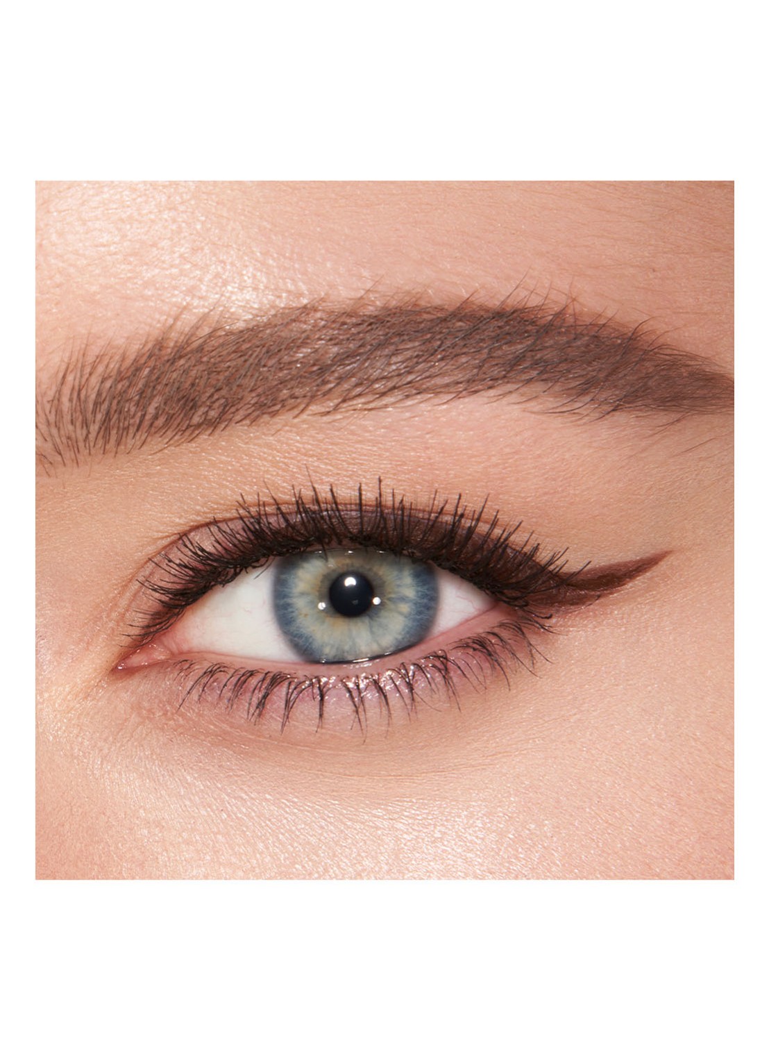 Charlotte Tilbury The Feline Flick - waterproof vloeibare eyeliner - detail 4 brown