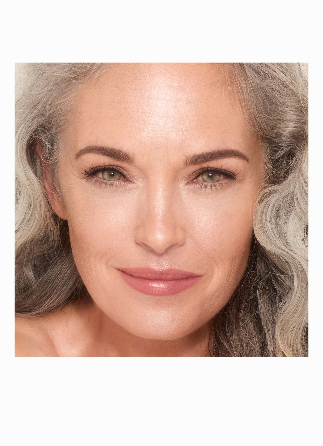 Charlotte Tilbury Unreal Skin Sheer Glow Tint - hydraterende foundation stick - detail 4 2 fair