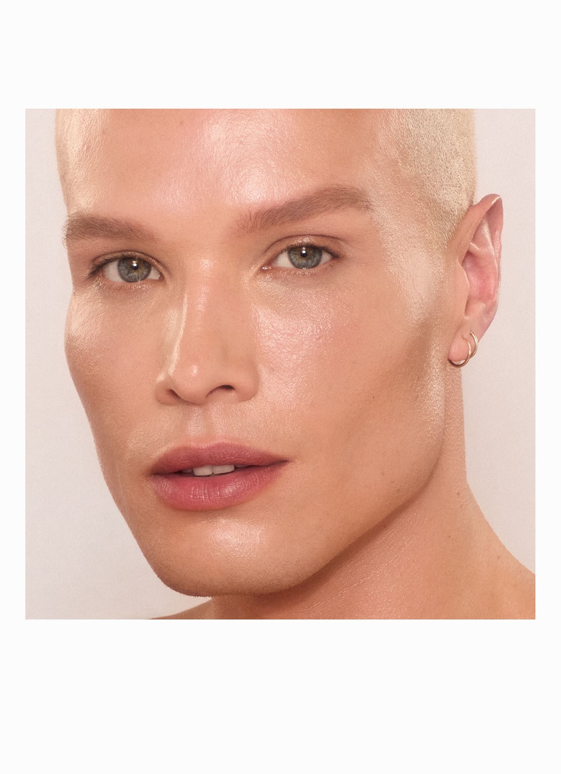 Charlotte Tilbury Unreal Skin Sheer Glow Tint - hydraterende foundation stick - detail 4 6 medium