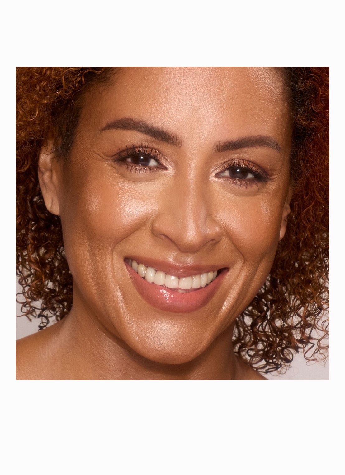 Charlotte Tilbury Unreal Skin Sheer Glow Tint - hydraterende foundation stick - detail 4 11 tan
