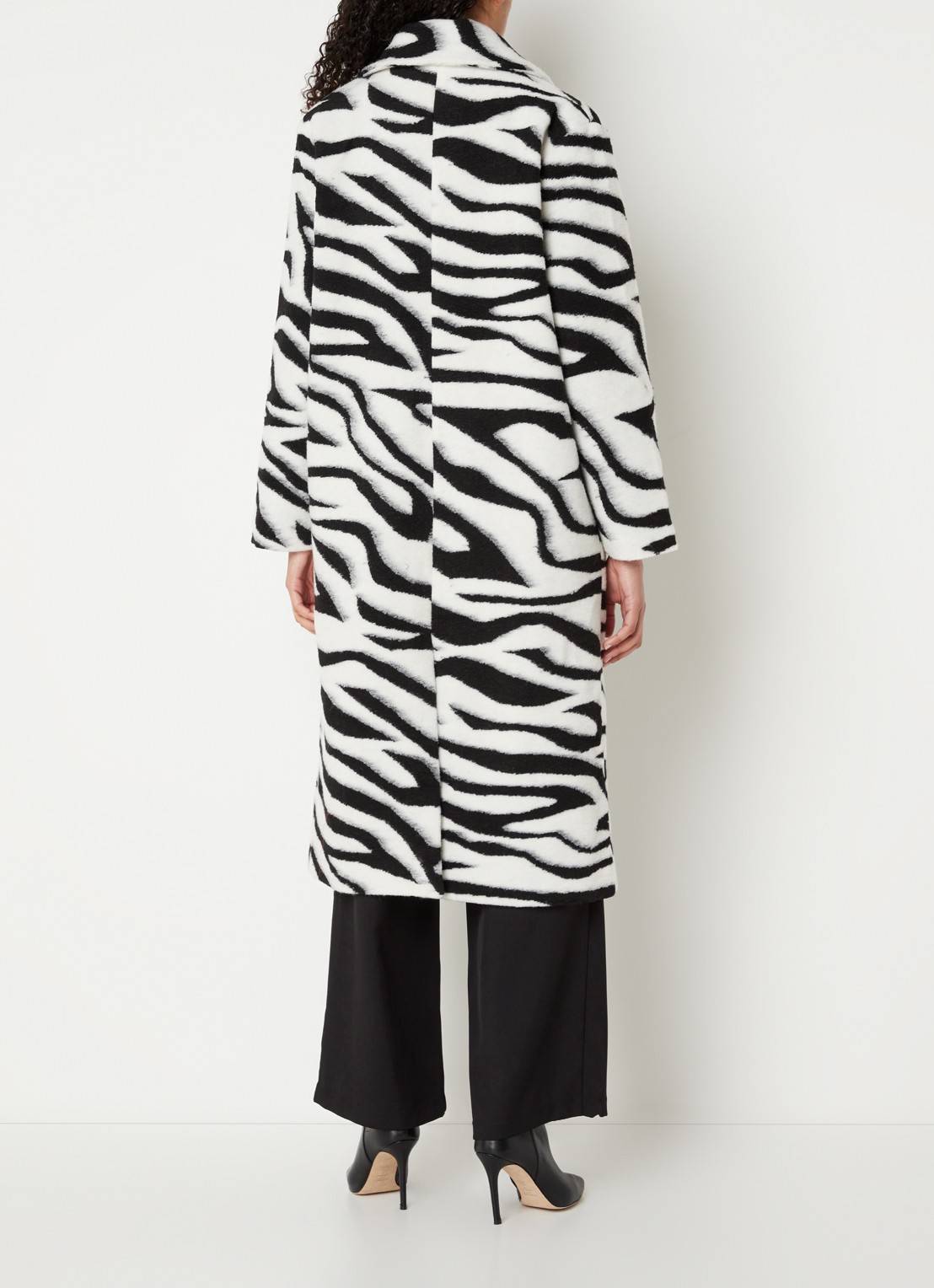 Chi Chi London Double-breasted mantel in wolblend met zebraprint - achterkant 2 zwart