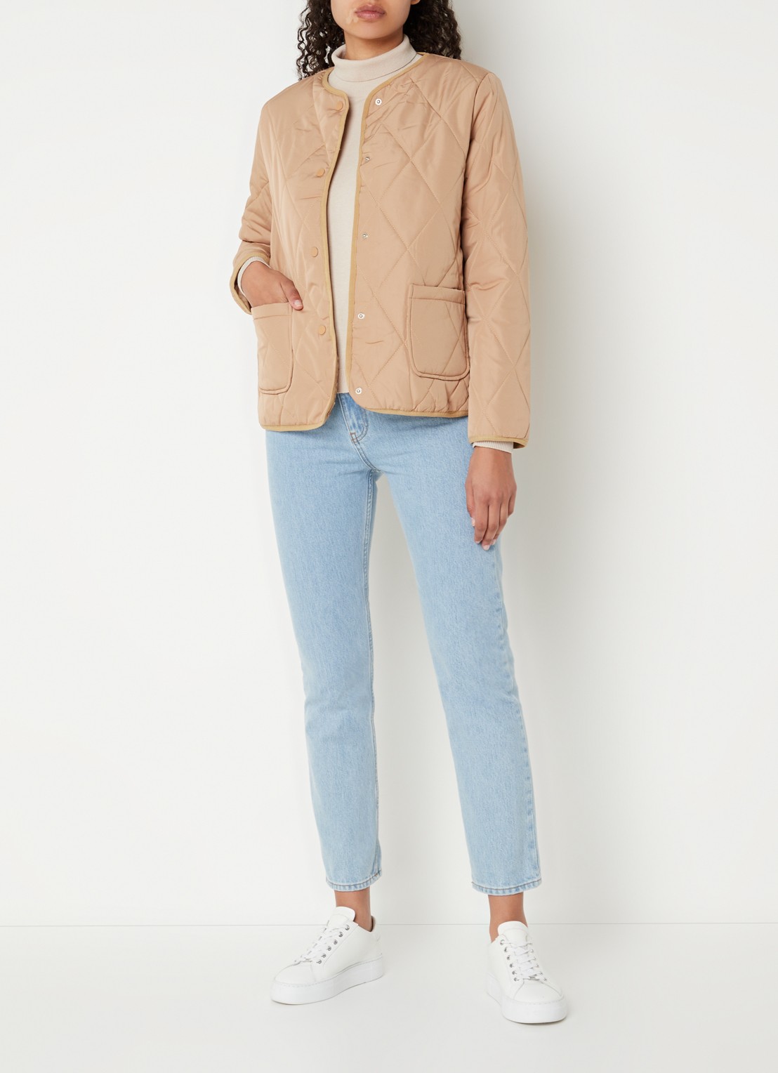 Chi Chi London Gewatteerd jack met quilt patroon - voorkant 3 camel