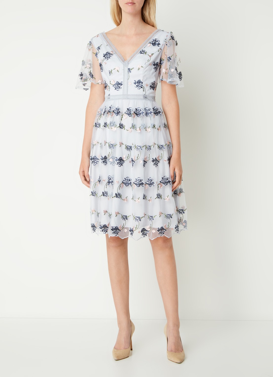 Chi Chi London Lace semi-transparante midi tuniekjurk van kant - voorkant 4 blauwgrijs