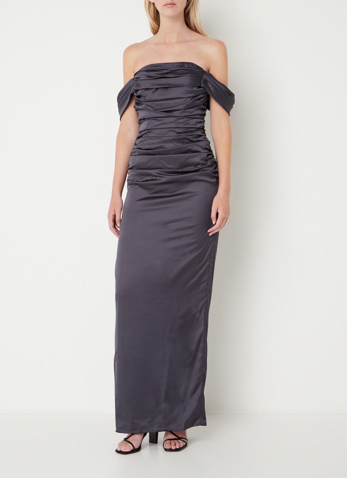 Chi Chi London Maxi jurk van satijn met plooidetail - detail 2 donkerblauw