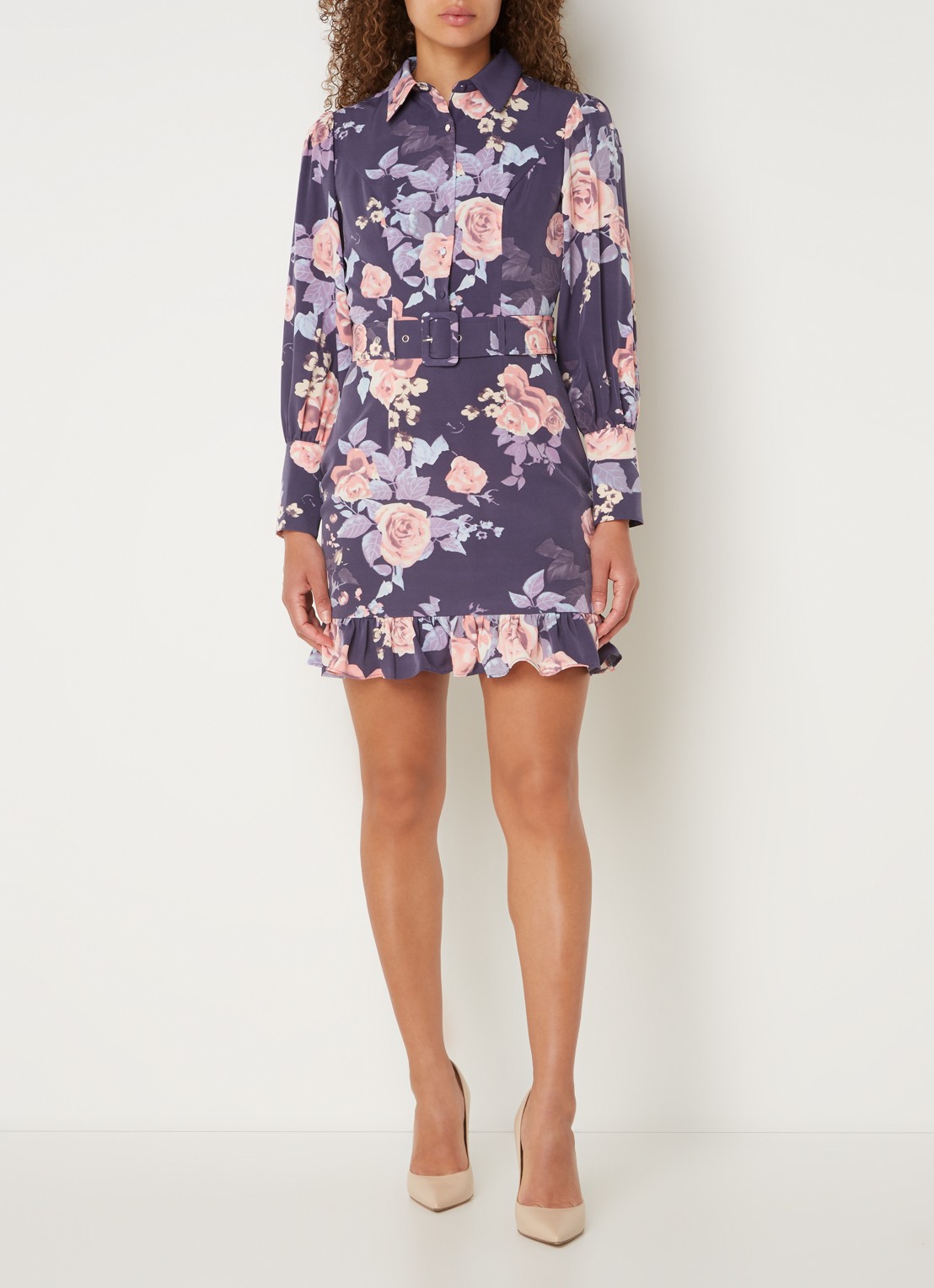 Chi Chi London Mini blousejurk met bloemenprint en ceintuur - voorkant 5 violet
