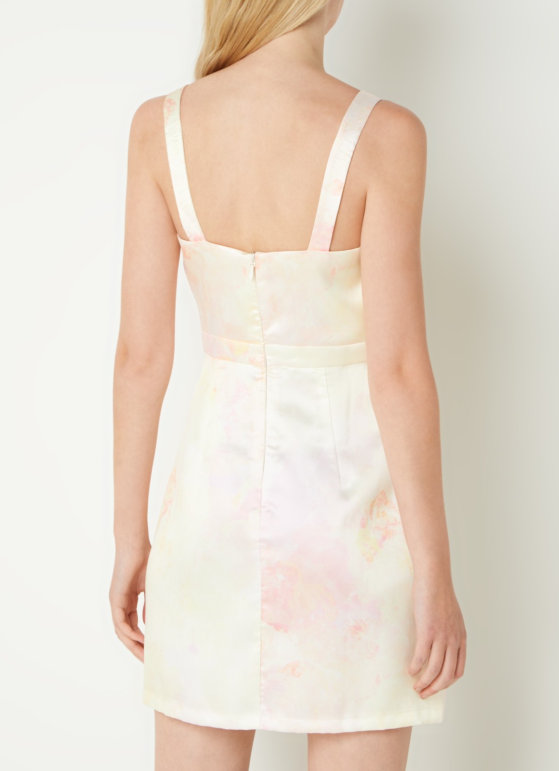 Chi Chi London Mini jurk met bloemenprint - achterkant lichtgeel