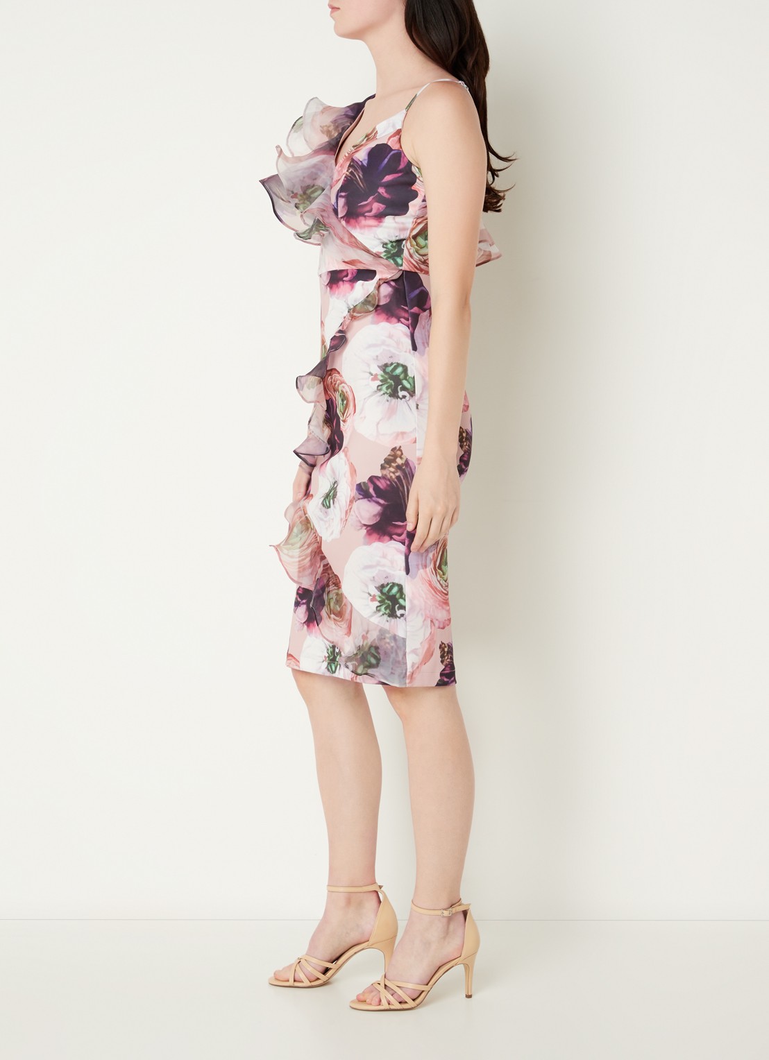 Chi Chi London One shoulder mini jurk met bloemenprint en volant - voorkant 5 lichtroze