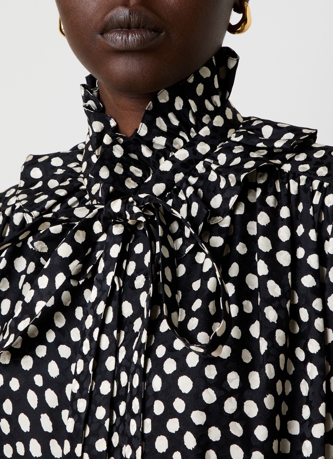 Chloé Blouse van zijde met sjaalkraag en stippenprint - detail 4 zwart