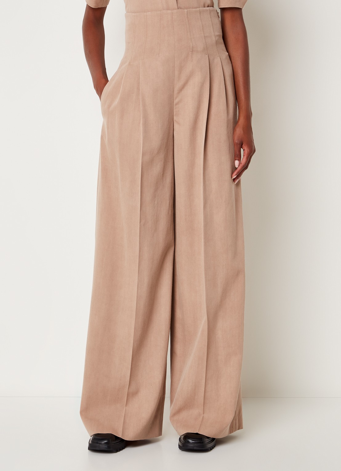Chloé High waist wide fit pantalon van scheerwol met persplooi - detail 2 beige
