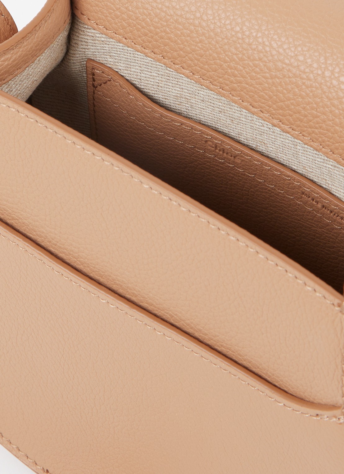 Chloé Marcie Small crossbodytas van kalfsleer - detail camel