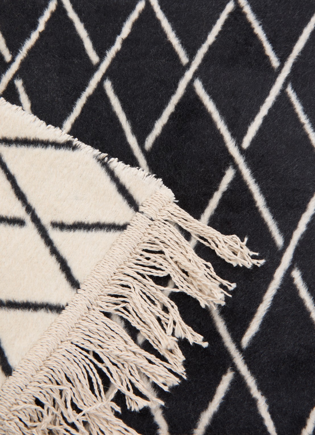 Claudi Dias plaid 150 x 200 cm - detail zwart