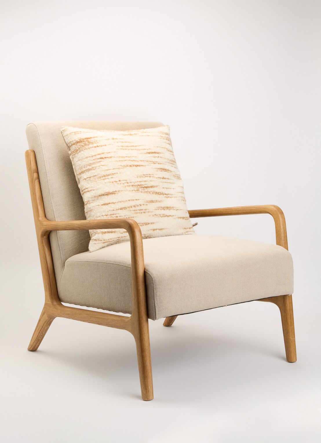 Claudi Hubert sierkussen 50 x 50 cm - voorkant 2 beige