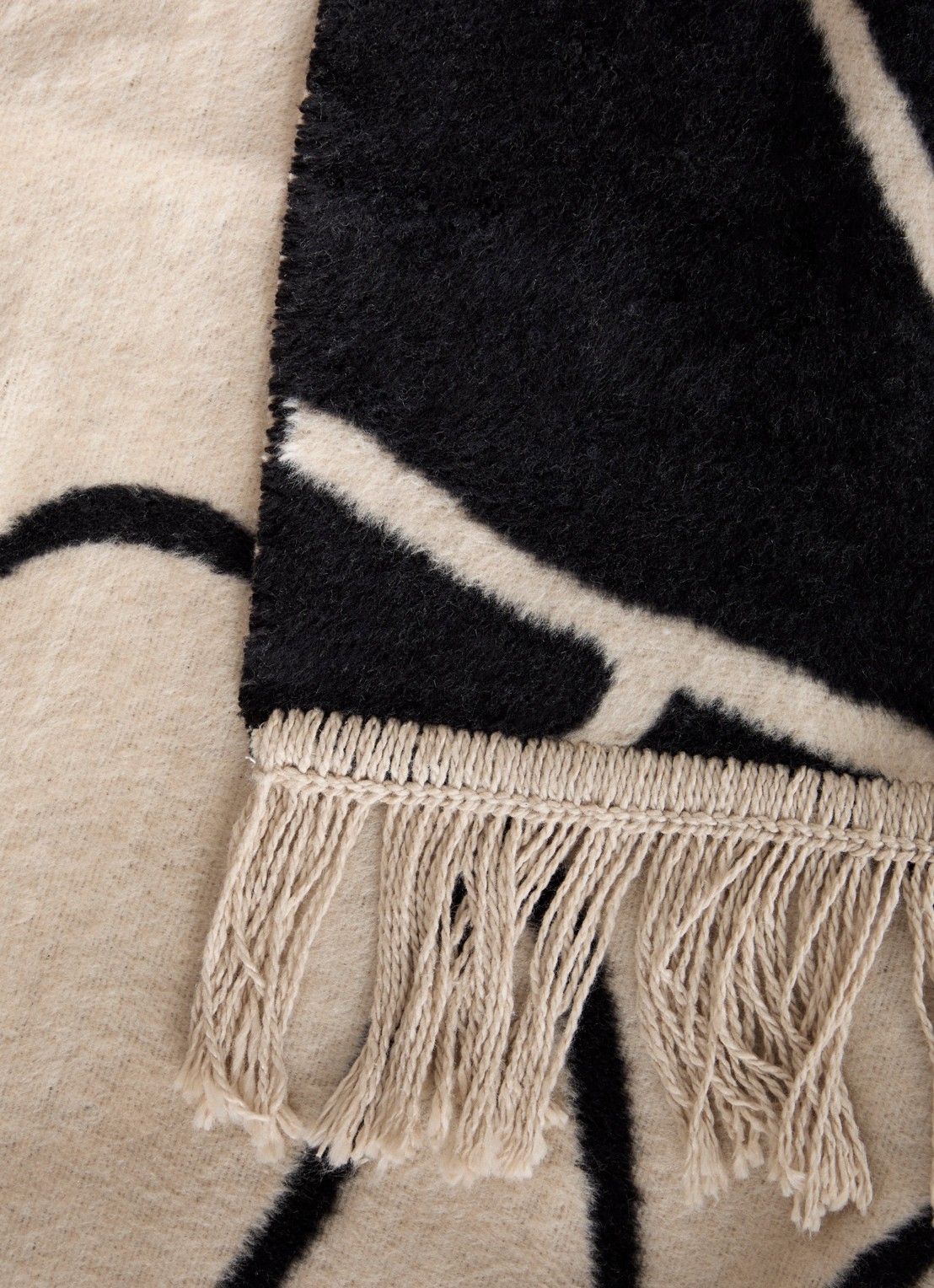 Claudi Lineas plaid 150 x 200 cm - detail 3 zwart