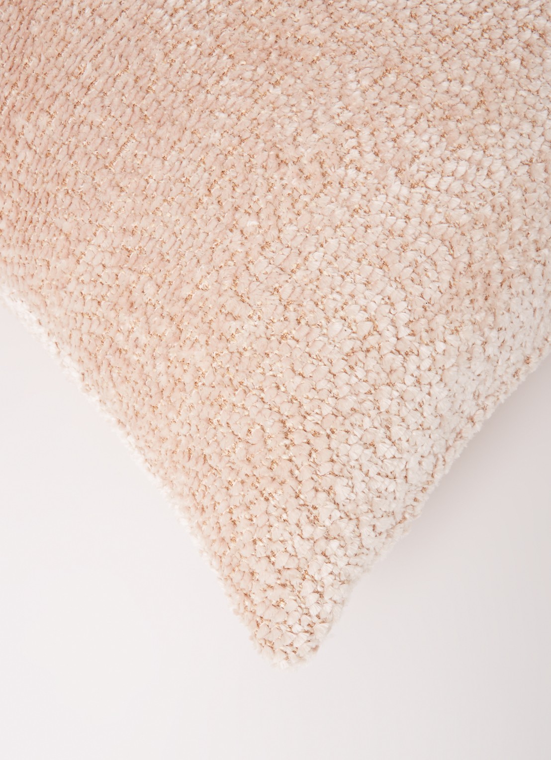 Claudi Lovely sierkussen 60 x 60 cm - detail 2 goud