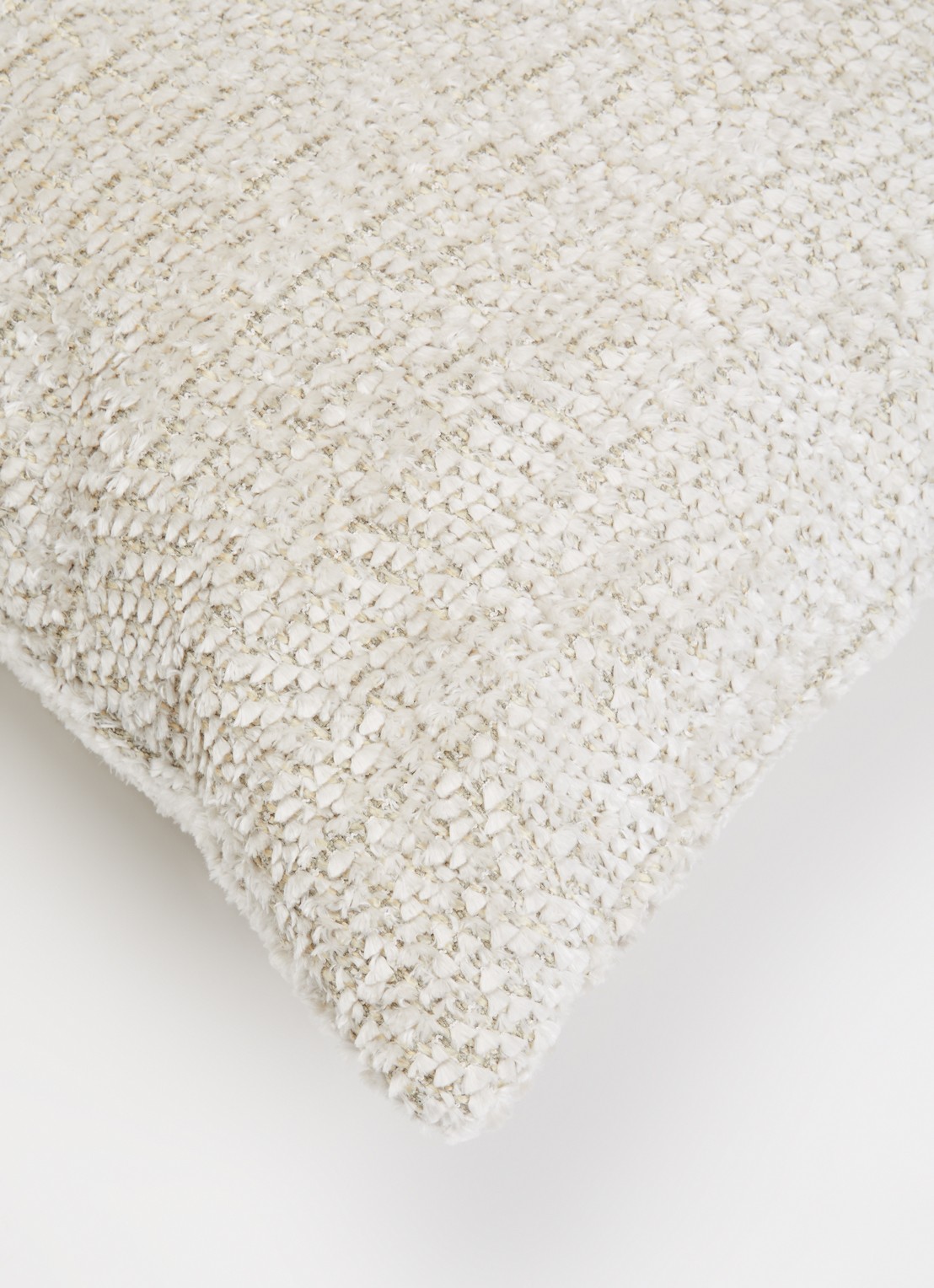 Claudi Lovely sierkussen 60 x 60 cm - detail 4 beige