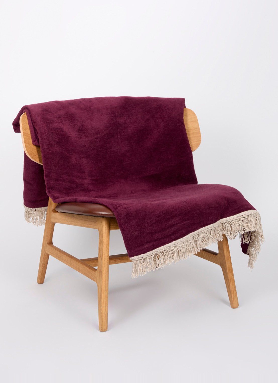 Claudi Paulos plaid 150 x 200 cm - voorkant 2 aubergine