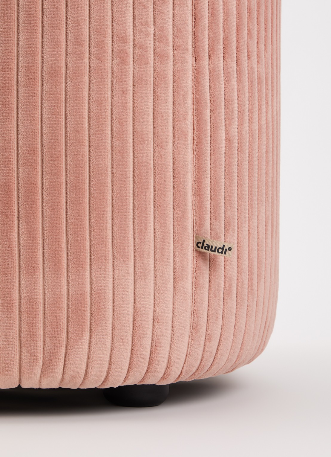 Claudi Samorra small poef 48 cm  - voorkant 2 lichtroze